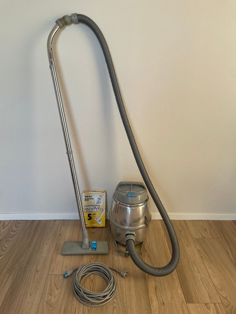 Nilfisk GST stofzuiger – met accessoires en 4 stofzakken, Witgoed en Apparatuur, Stofzak, Overige merken, Gebruikt, Ophalen of Verzenden