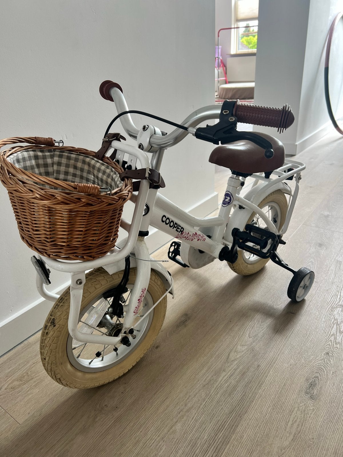 Leuke popal kinderfiets met mandje & zijwieltjes (12 inch), Fietsen en Brommers, Ophalen, Gebruikt, Minder dan 16 inch, Zijwieltjes