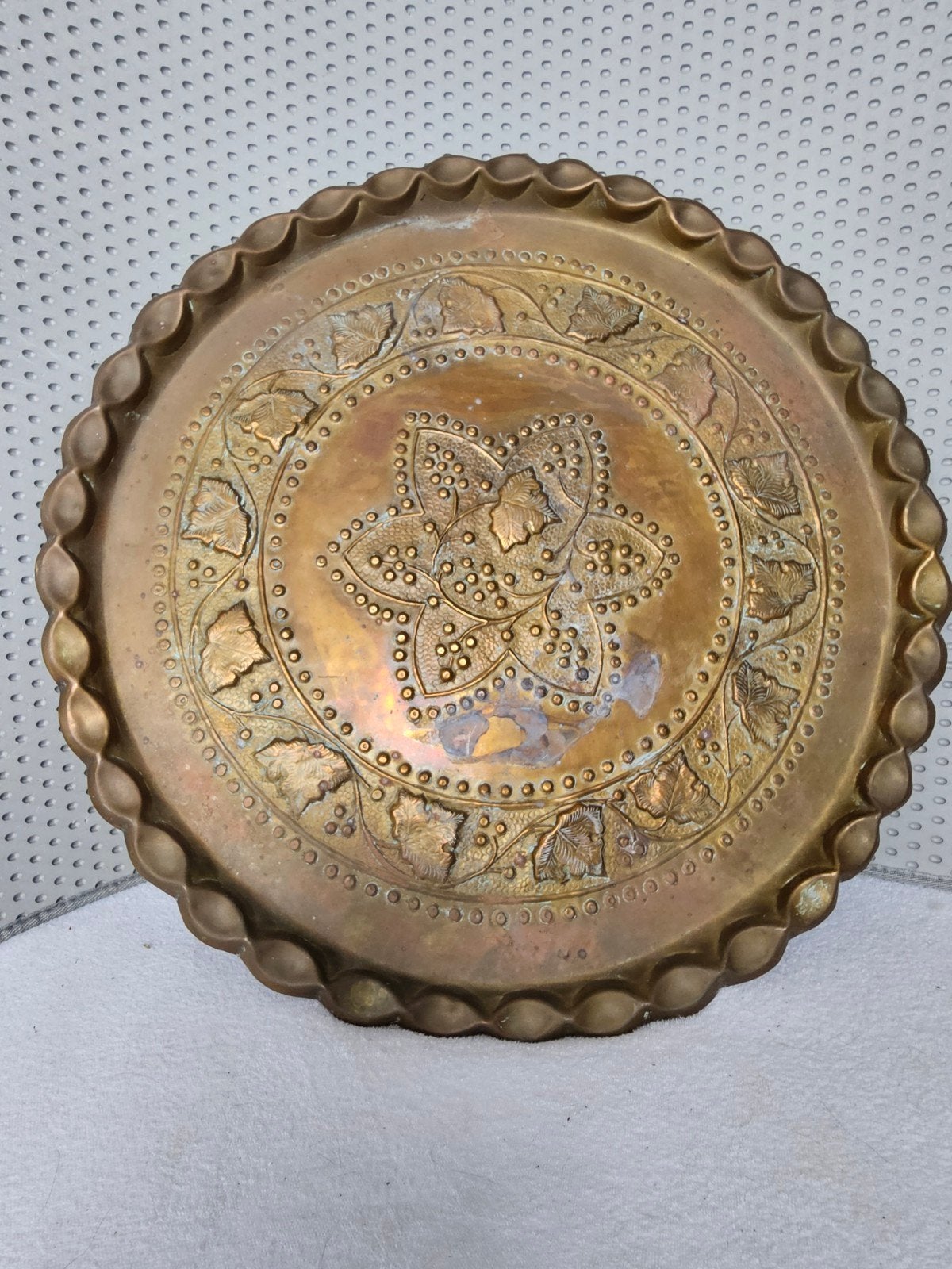 Decoratieve koperen wandplaat met bloemmotief, Ophalen of Verzenden