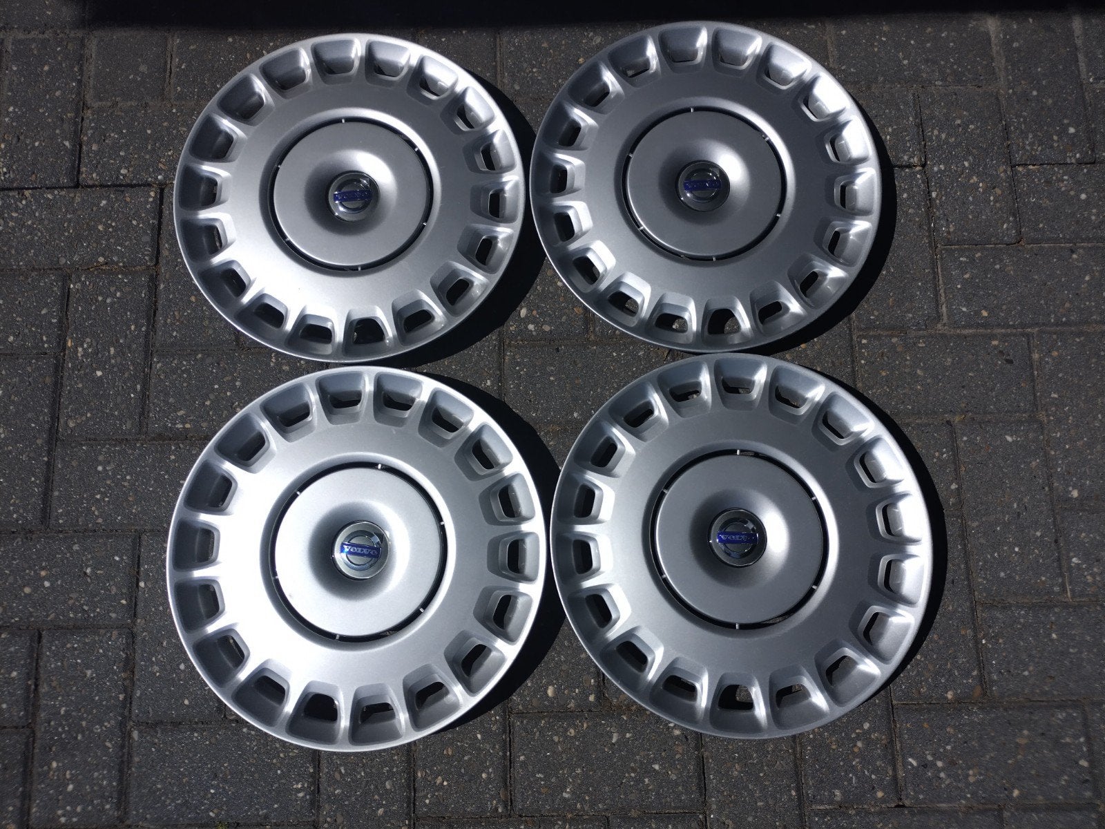 VOLVO Wieldoppen 15 inch ORIGINEEL, Ophalen of Verzenden, Gebruikt