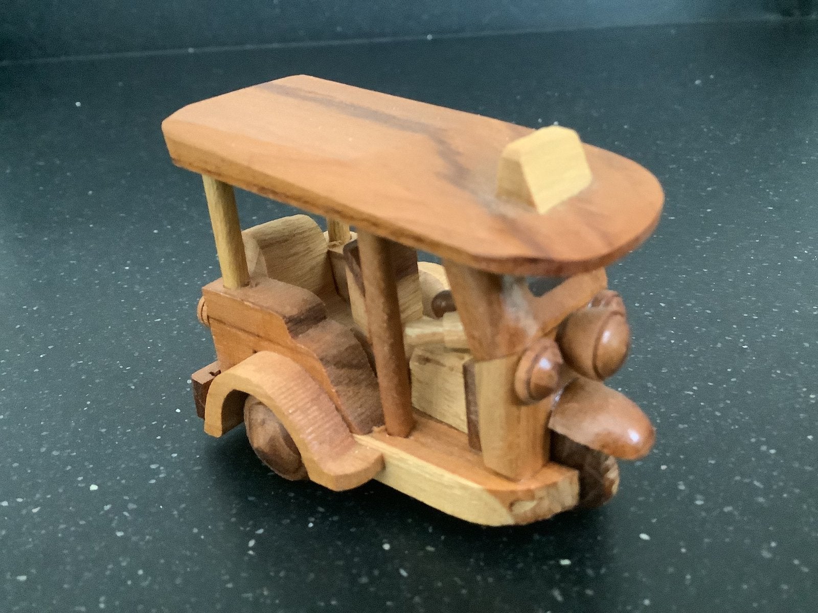 Mooie houten tuk tuk taxi hout tuktuk auto miniatuur, Ophalen of Verzenden, Zo goed als nieuw, Overige typen