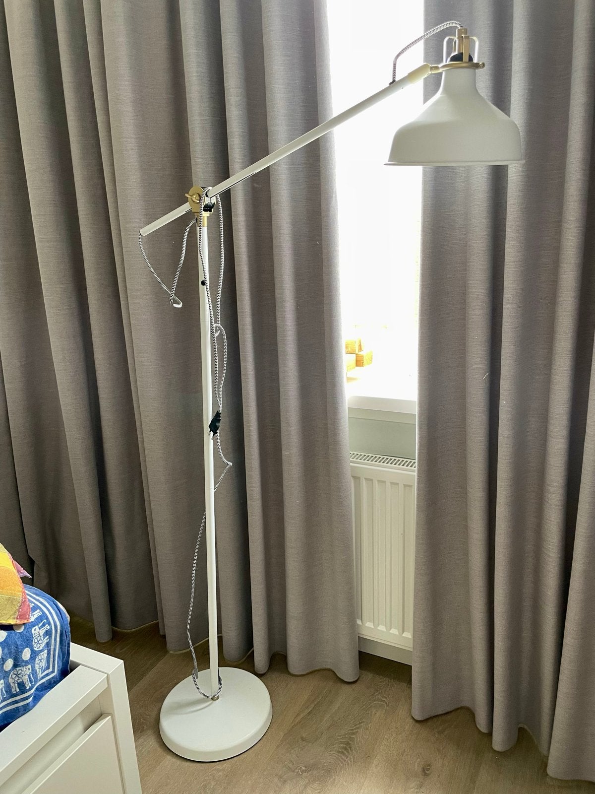 2 x IKEA RANARP Vloer-/leeslamp, wit, Ophalen, E27 (groot), Zo goed als nieuw, Metaal
