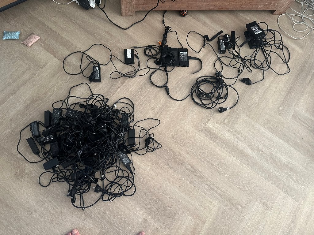 Partij adapters Dell en HP rond de 40 stuks 30Dell en 10x HP, Gebruikt, Dell en HP, Ophalen of Verzenden, Dell en HP