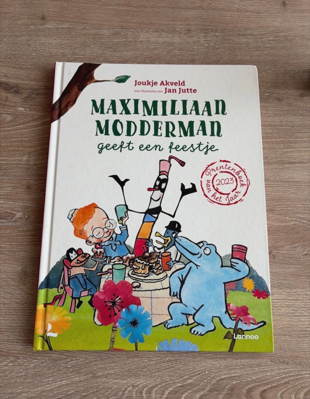 Maximiliaan Modderman geeft een feestje - Prentenboek, Ophalen of Verzenden, Zo goed als nieuw, Prentenboek