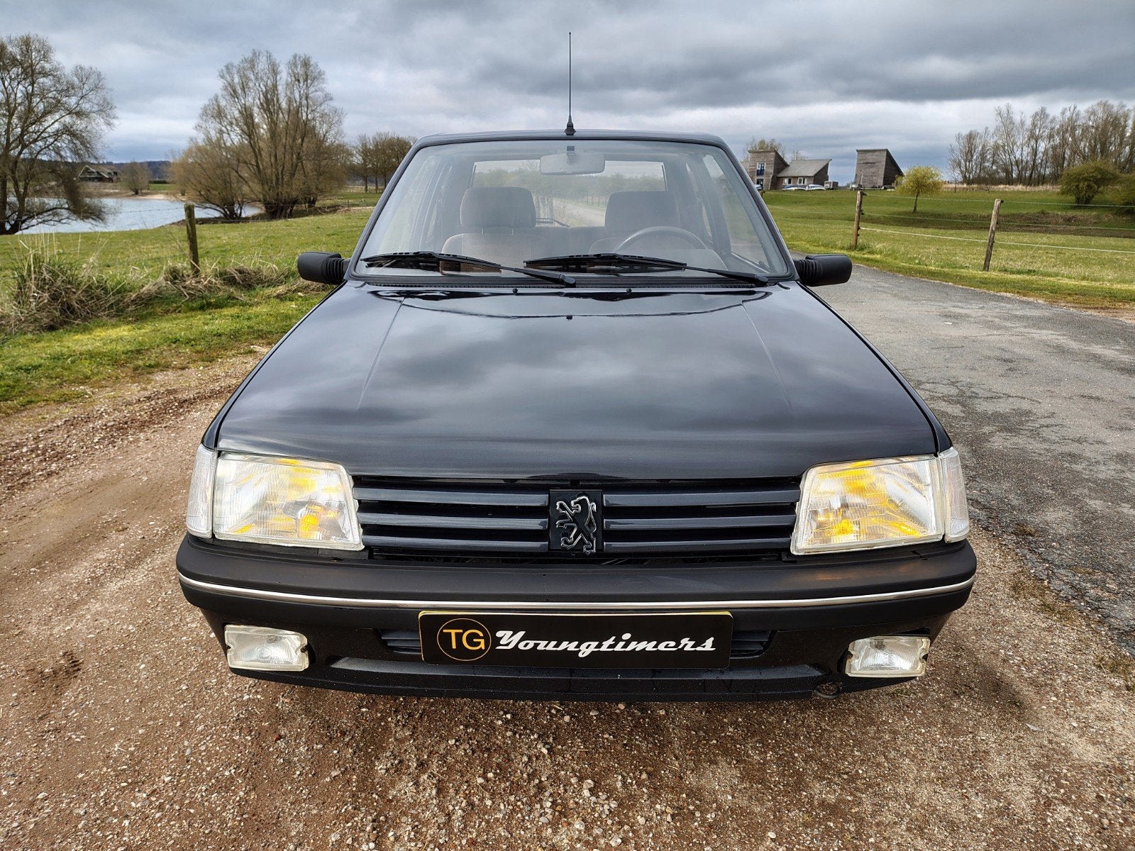 Peugeot 205 1.8 TD bwjr 1992 135.500 km <MOOIE STAAT>, Auto's, Voorwielaandrijving, 67 €/maand, Zwart, Origineel Nederlands