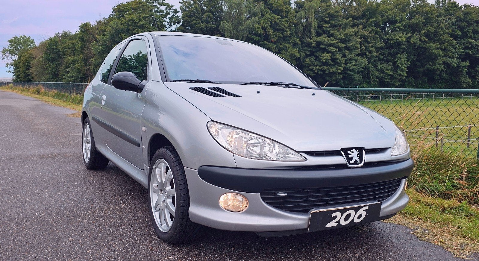 Perfecte originele Peugeot 206 2.0 GTI -youngtimer-, Auto's, 1025 kg, 136 pk, 40 €/maand, Zwart