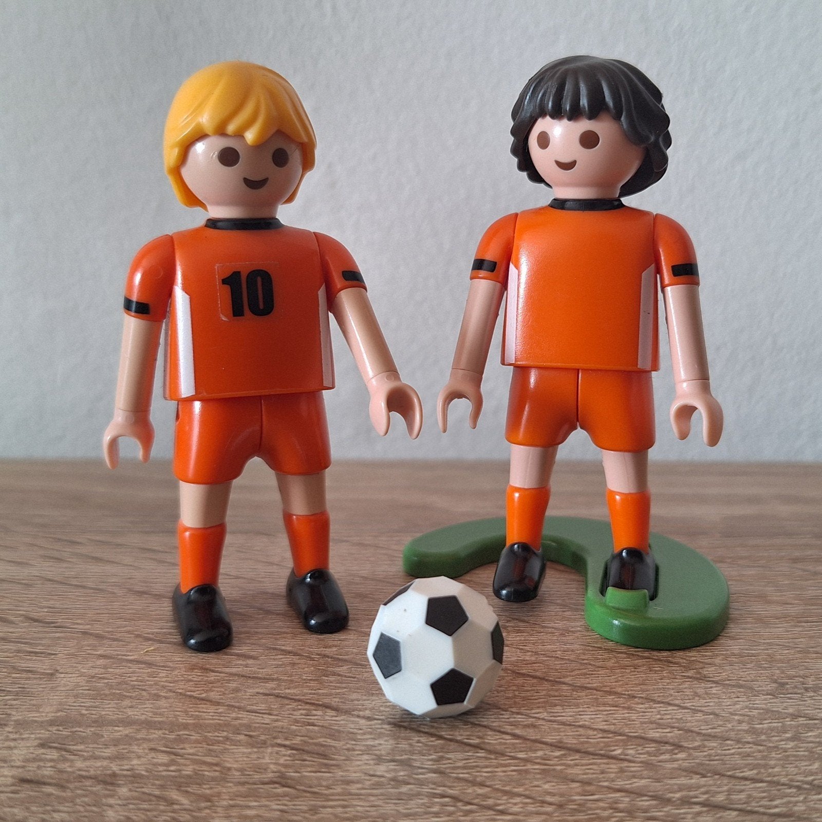 Playmobil Voetballers Oranje, Complete set, Ophalen of Verzenden, Zo goed als nieuw, Sports & action