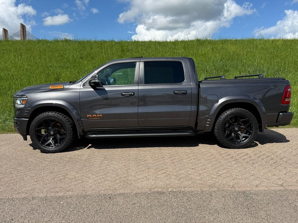 Dodge Ram 1500 5.7 HEMI V8 4x4 Crew Cab Big Horn CUSTOM COPP, Gebruikt, 8 cilinders, 5654 cc, 402 pk