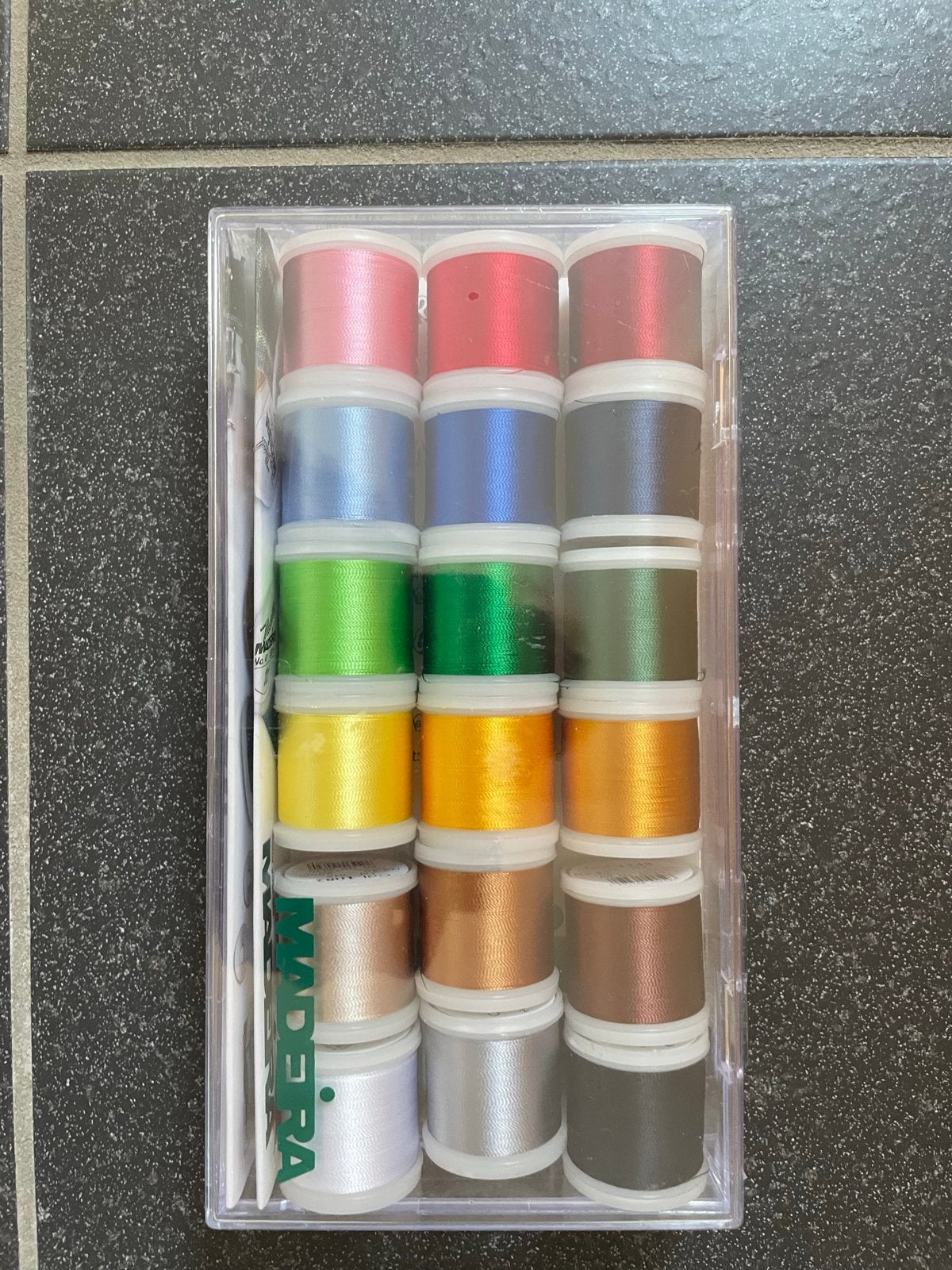 Nieuwe set Madeira borduurgaren - diverse kleuren, Hobby en Vrije tijd, Borduren en Borduurmachines, Ophalen, Nieuw, Machineborduren