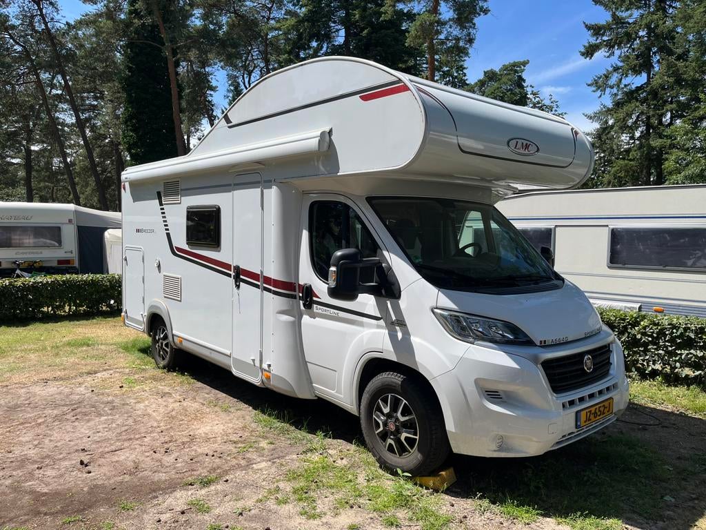 LMC Breezer Sport A664 (2015) Lage km–Ideale gezinscamper!, Caravans en Kamperen, Campers, Chemisch toilet, Alkoof, Ringverwarming
