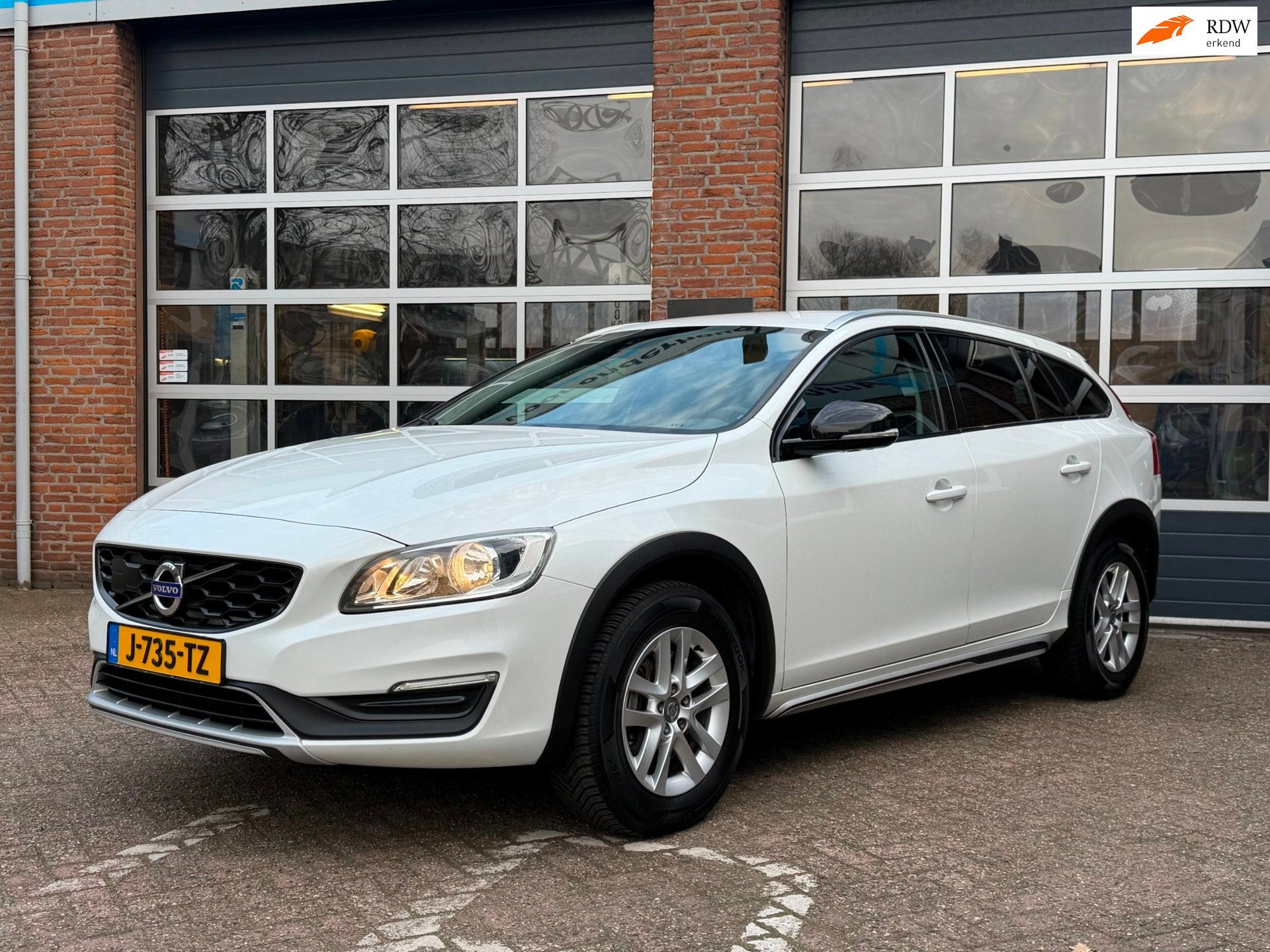 Volvo V60 Cross Country 2.0 D3 Momentum, Navi, cruise, stoel, Auto's, Volvo, Voorwielaandrijving, Stof, 4 cilinders, Automatische klimaatregeling