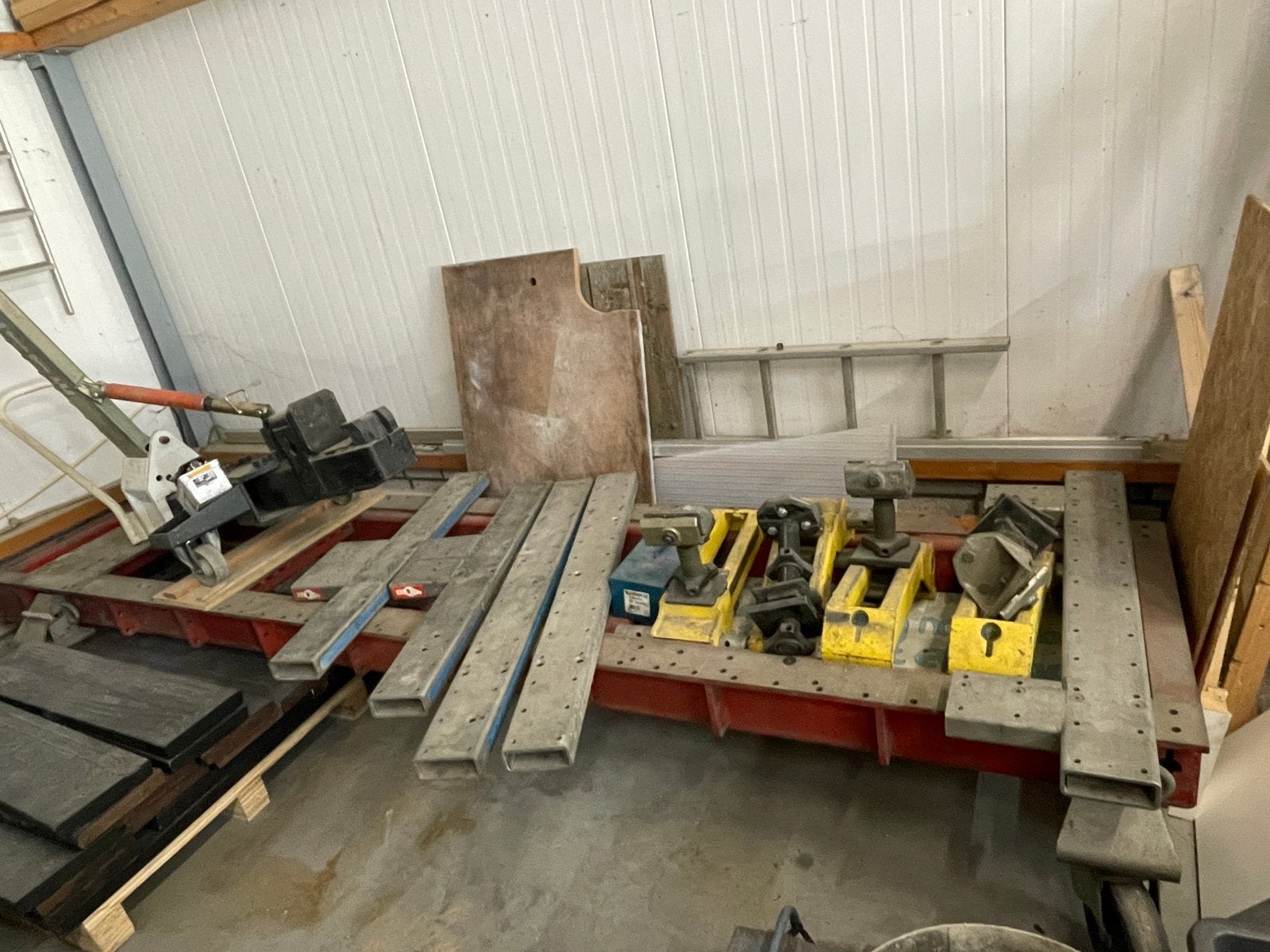 Celette Richtbank Type 8S compleet met traversen en trekunit, Ophalen, Gebruikt