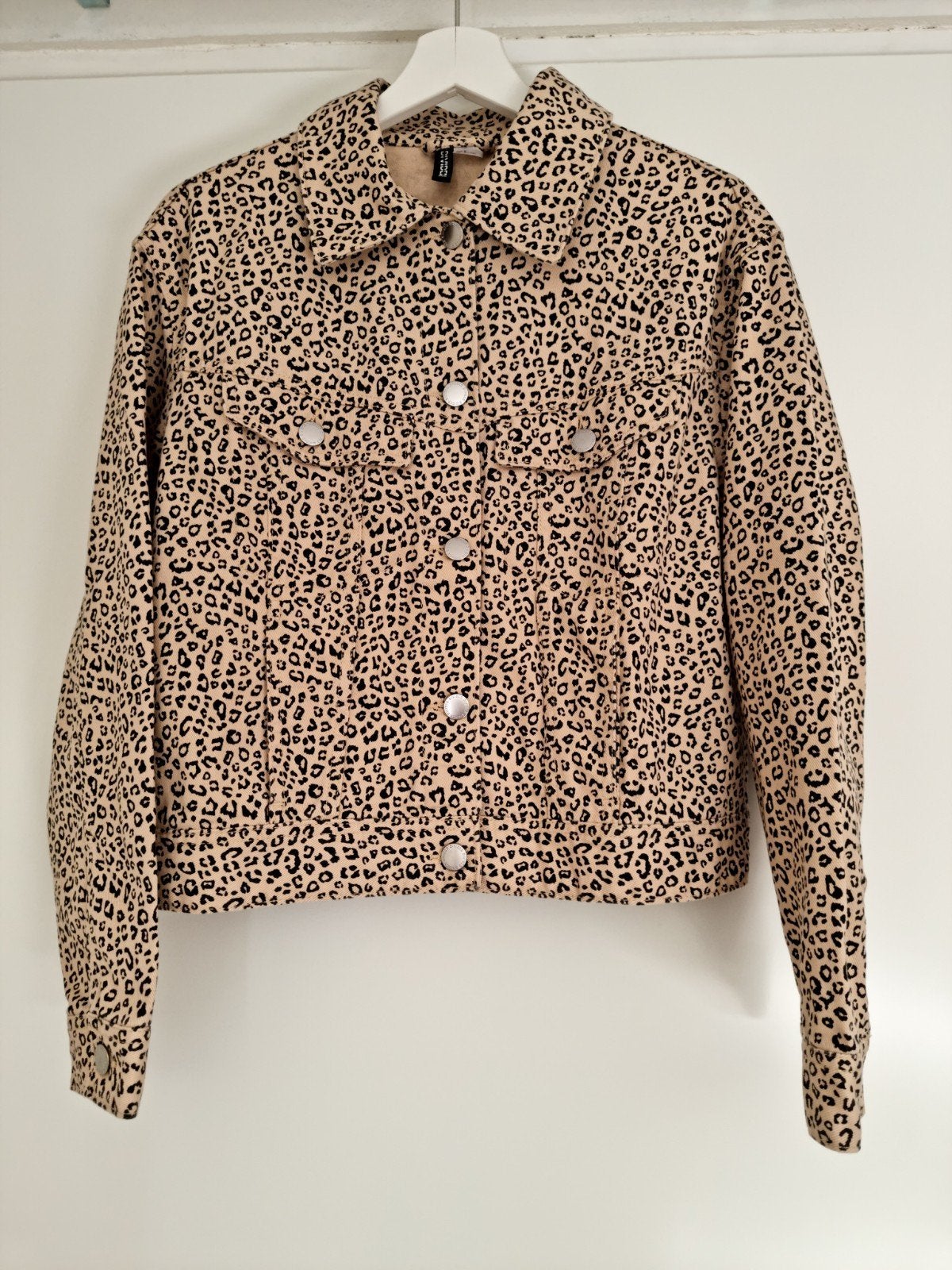 H&M Divided Leopard Print spijkerjasje maat S, Beige, H&M Divided, Ophalen of Verzenden, Zo goed als nieuw