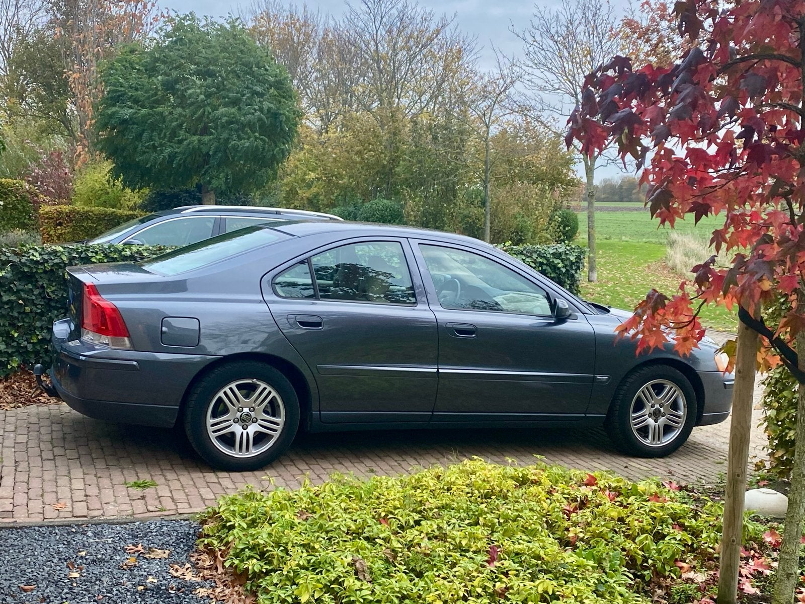 Volvo S60 2.4 140PK 2007 Grijs incl Zomer- & Winterbanden, Voorwielaandrijving, Beige, Mistlampen, 75 €/maand