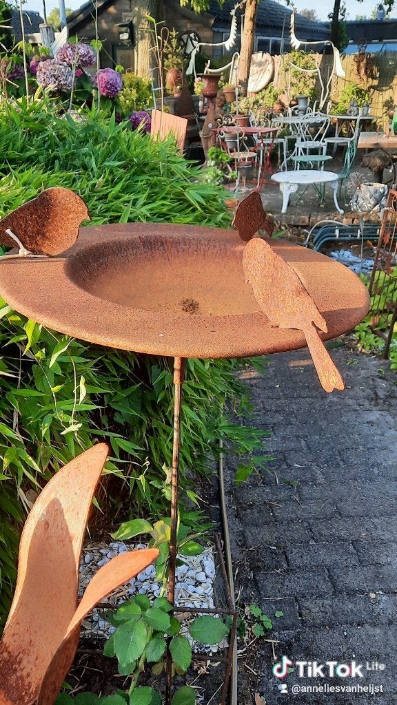 Vogelbad van Cortenstaal met vogels, Ophalen of Verzenden, Nieuw, Metaal, Dierenbeeld