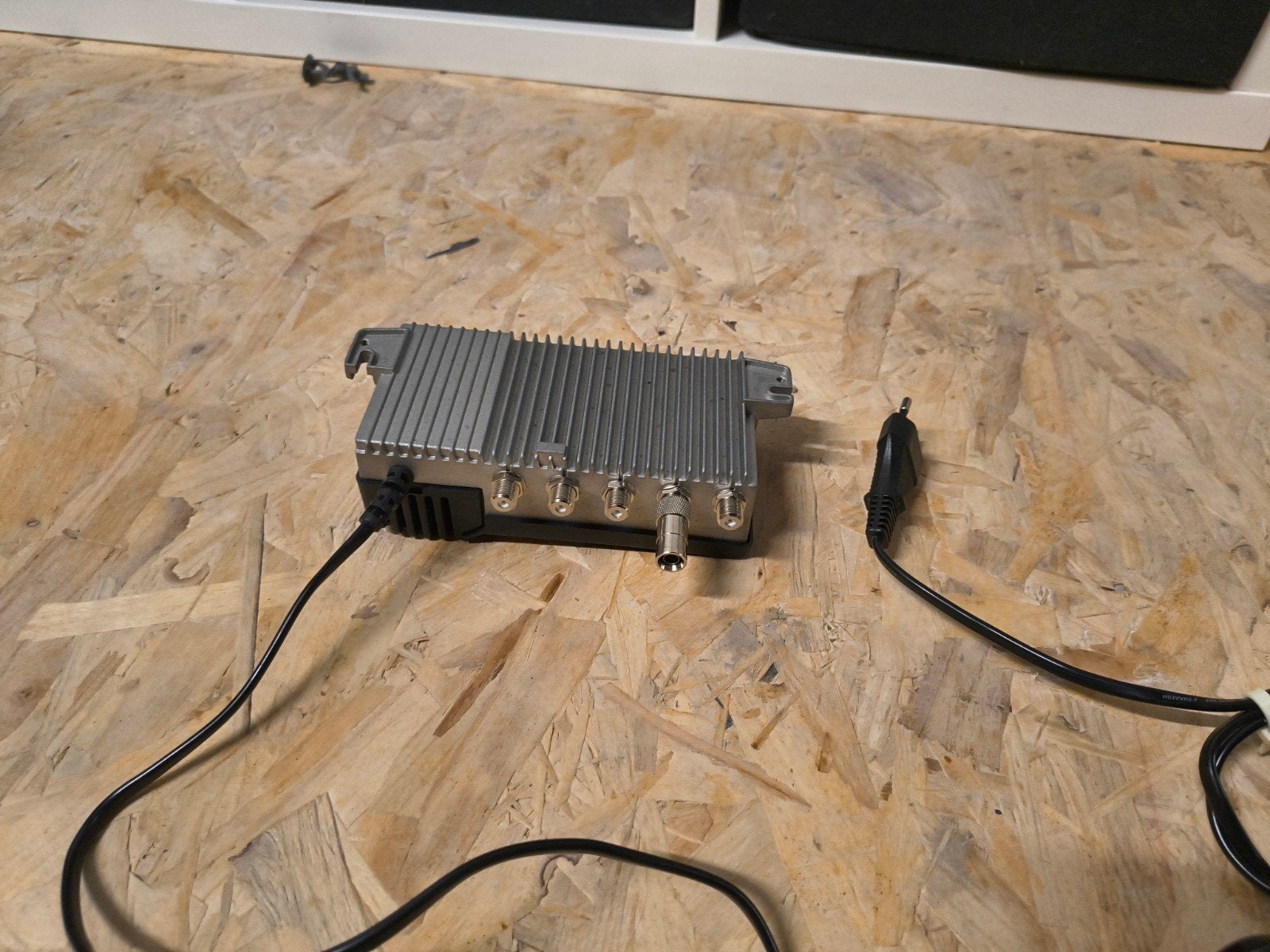 Hirschmann GHV 41 M Huis aansluitversterker, Ophalen of Verzenden, Gebruikt, Minder dan 2 meter, Overige kabels