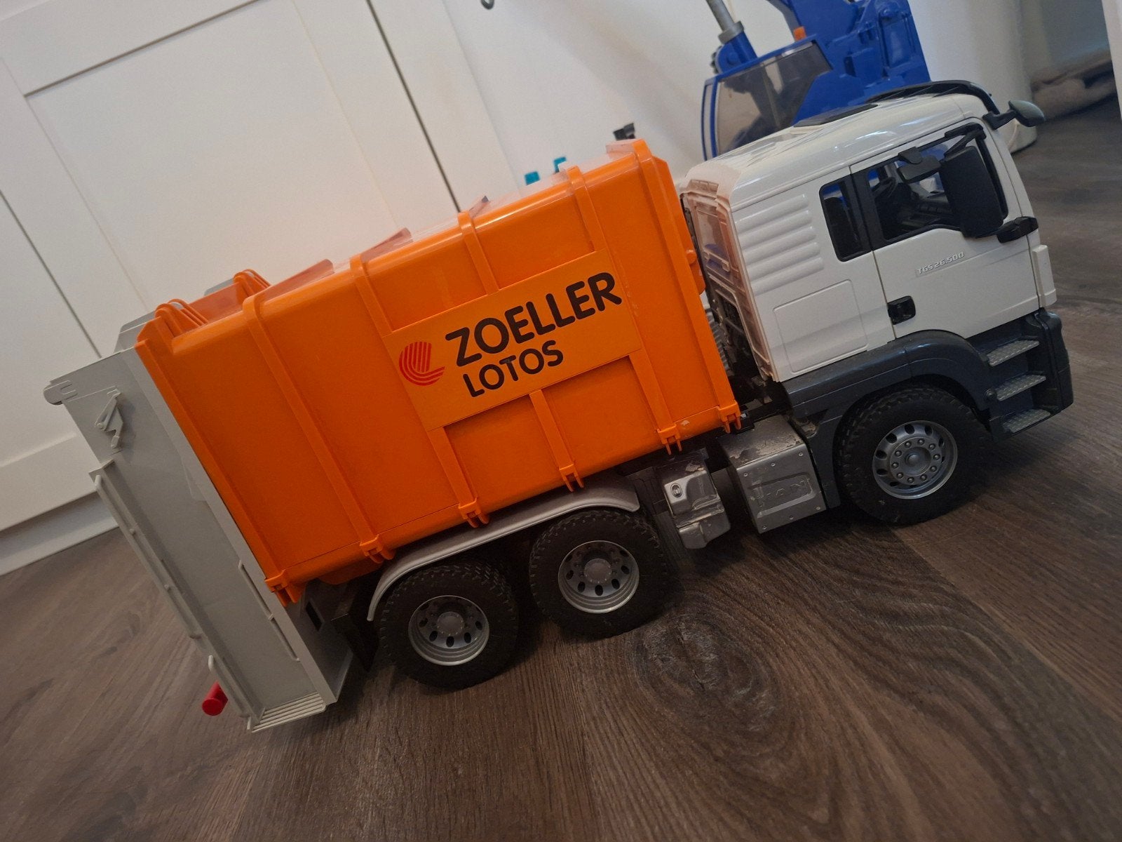 Bruder MAN TGS Vuilniswagen met 2 vuilnisbakken, Kinderen en Baby's, Speelgoed | Speelgoedvoertuigen, Ophalen, Zo goed als nieuw