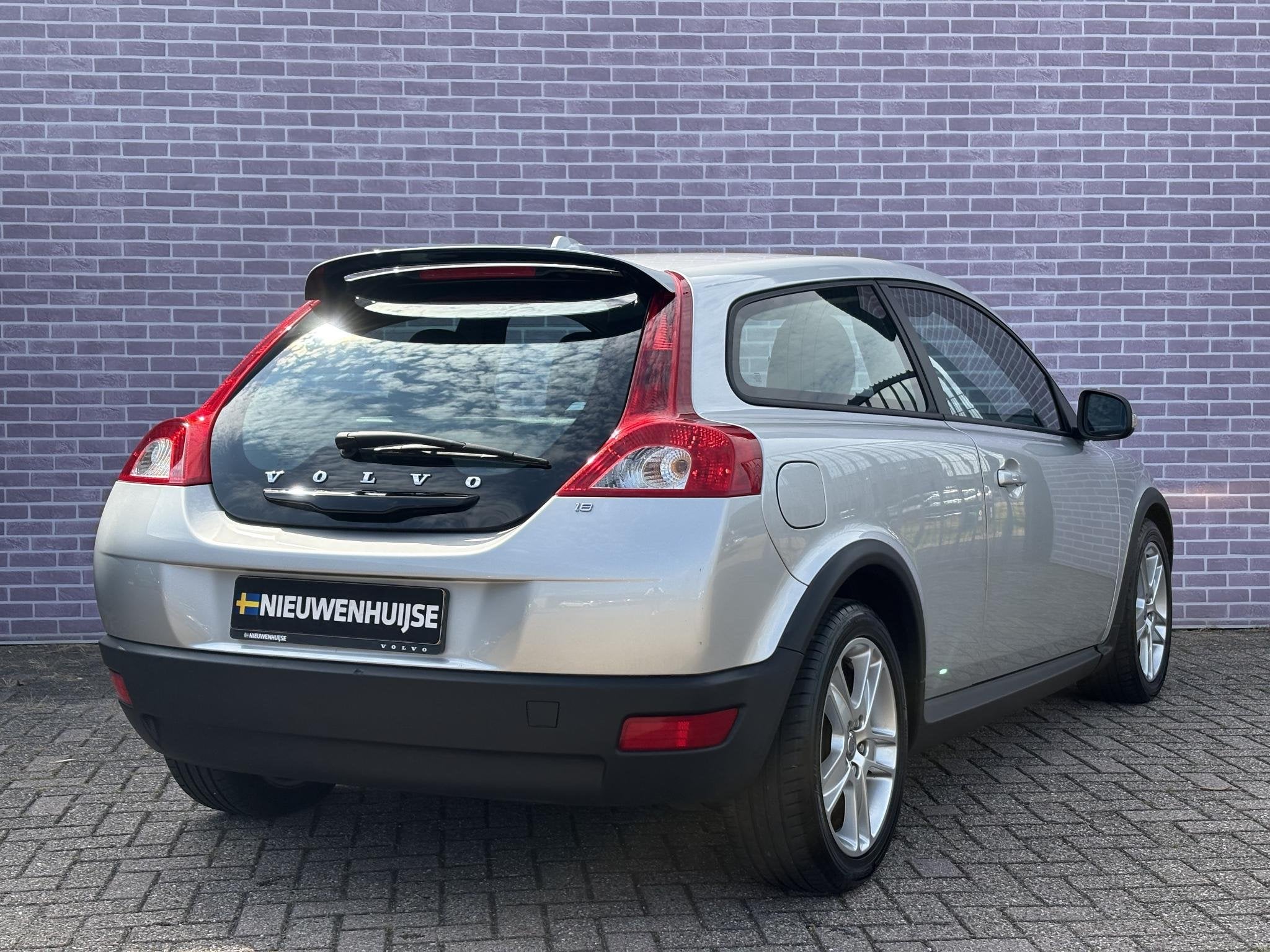 Volvo C30 1.8 Sport | Unieke kilometerstand| Bluetooth | Spo, Gebruikt, Zwart, 4 stoelen, Bedrijf