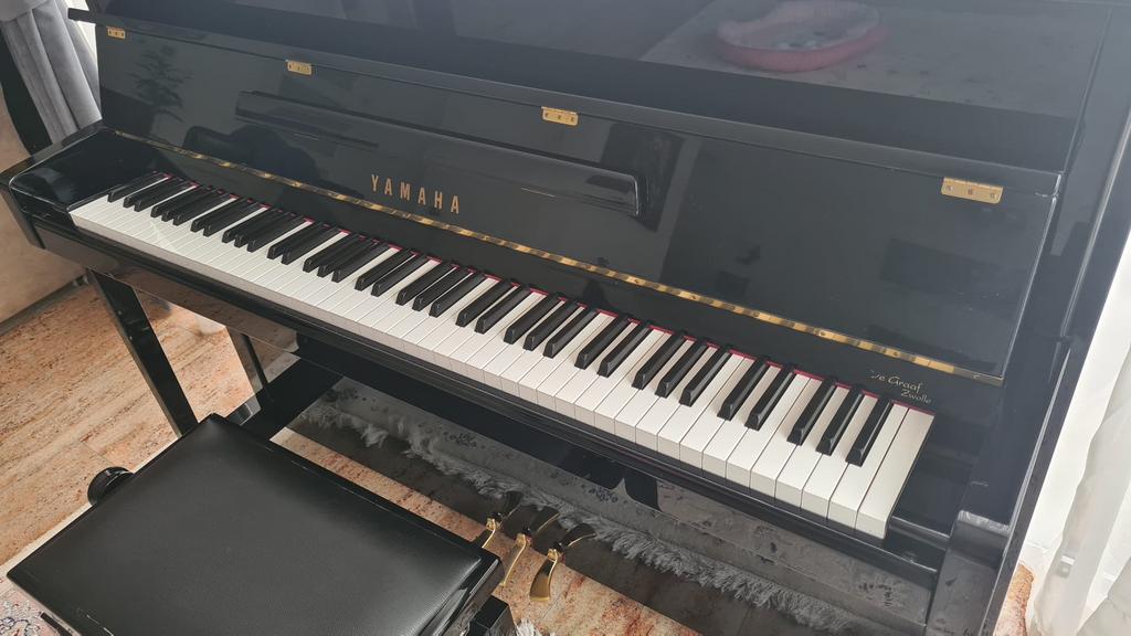 Piano YAMAHA, Muziek en Instrumenten, Piano's, Zwart, Ophalen of Verzenden, Zo goed als nieuw, Piano