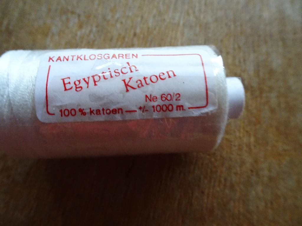 3 klosjes Egyptisch katoen garen  Nr 60 en 80 wit en 120, Hobby en Vrije tijd, Kantklossen, Ophalen of Verzenden, Nieuw, Garen