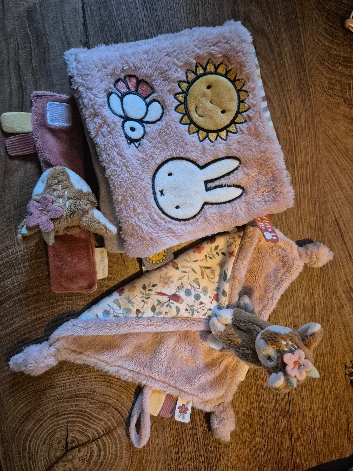 Little Dutch pakketje; rammelaar, knuffeldoekje, boekj, Ophalen of Verzenden, Zo goed als nieuw, Overige typen, Met geluid