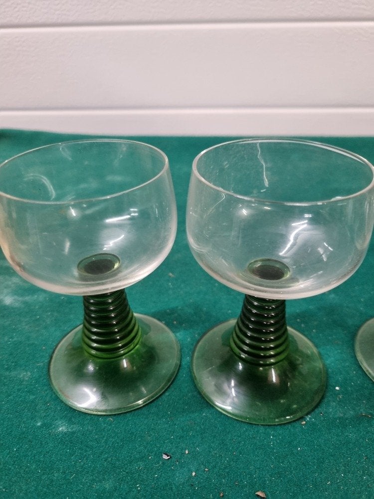 wijnglazen roemer groene voet  vier stuks, Verzamelen, Glas en Borrelglaasjes, Ophalen of Verzenden, 'T Olde Gre-j, Info@toldegrej.nl