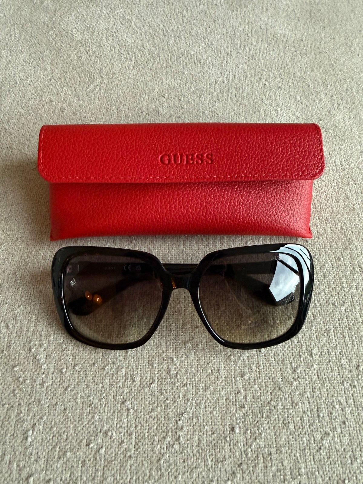Guess Zonnebril - Helemaal Nieuw!, Sieraden, Tassen en Uiterlijk, Overige merken, Zonnebril, Zwart, Nieuw