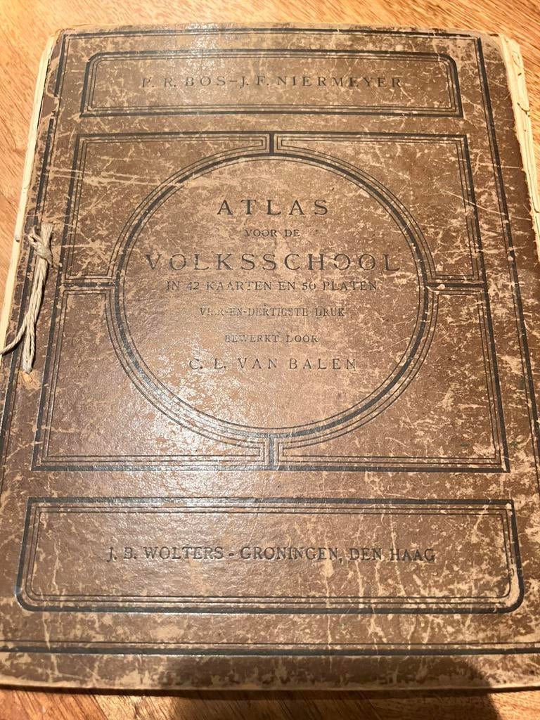 100 jaar oude school atlas, Ophalen of Verzenden