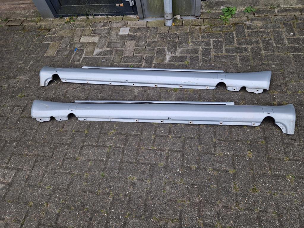 Mercedes w124 coupe side skirts sacco kleur 744, Auto-onderdelen, Carrosserie en Plaatwerk, Ophalen, Gebruikt, Links, Mercedes-Benz