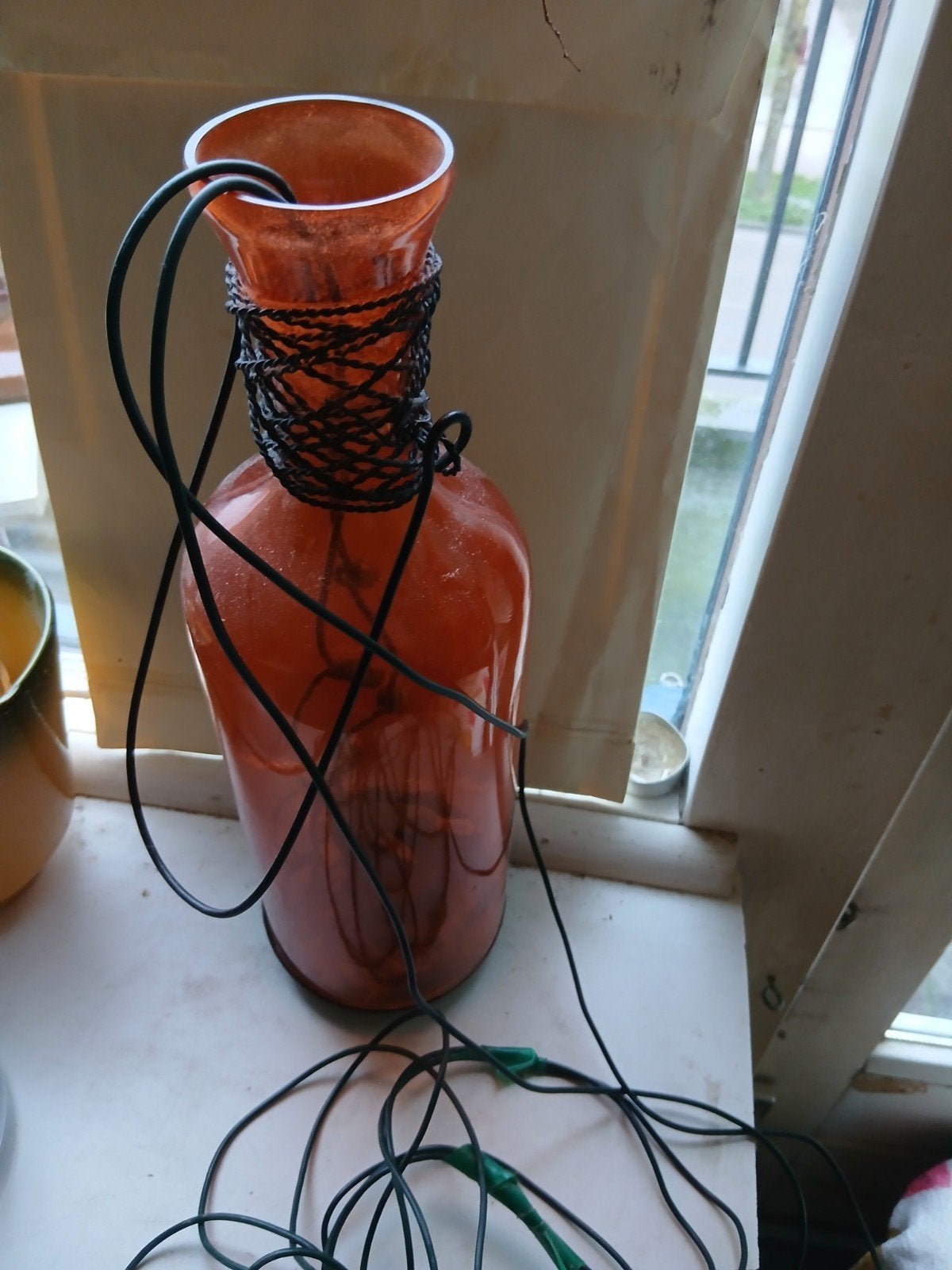 Oranje glazen fles met verlichting - uniek design, Huis en Inrichting, Ophalen, Overige stijlen, Gebruikt, Glas