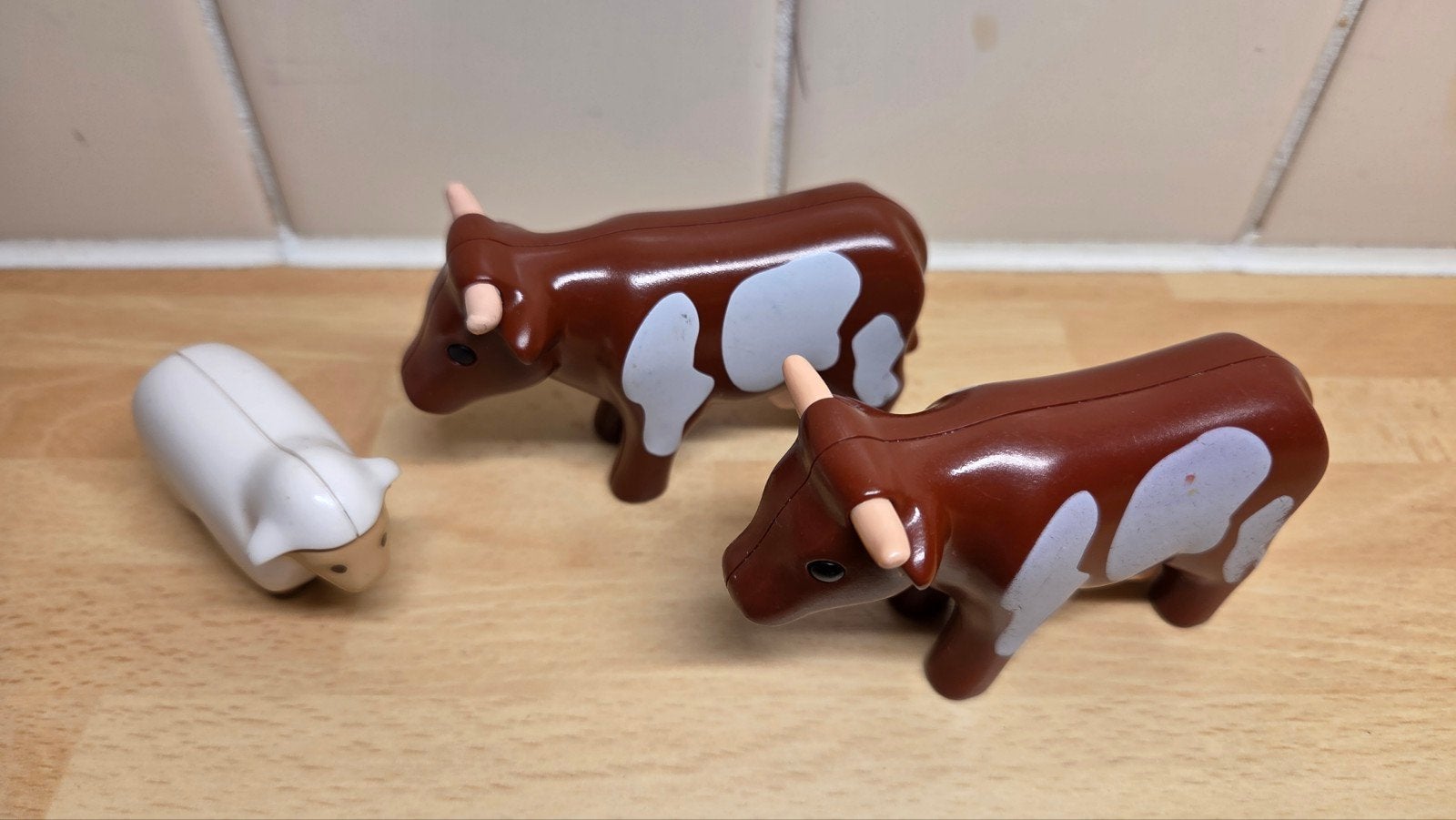 Playmobil Boerderijdieren speelgoed: 2 koeien en 1 schaap, Kinderen en Baby's, Speelgoed | Overig, Ophalen of Verzenden