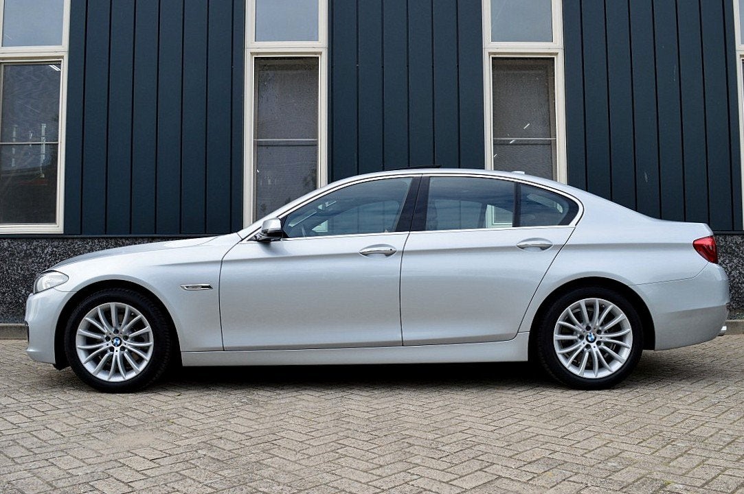 BMW 5 Serie 520i Luxury Edition Rijklaarprijs-Garantie Leder, Automaat, Achterwielaandrijving, Gebruikt, 4 cilinders