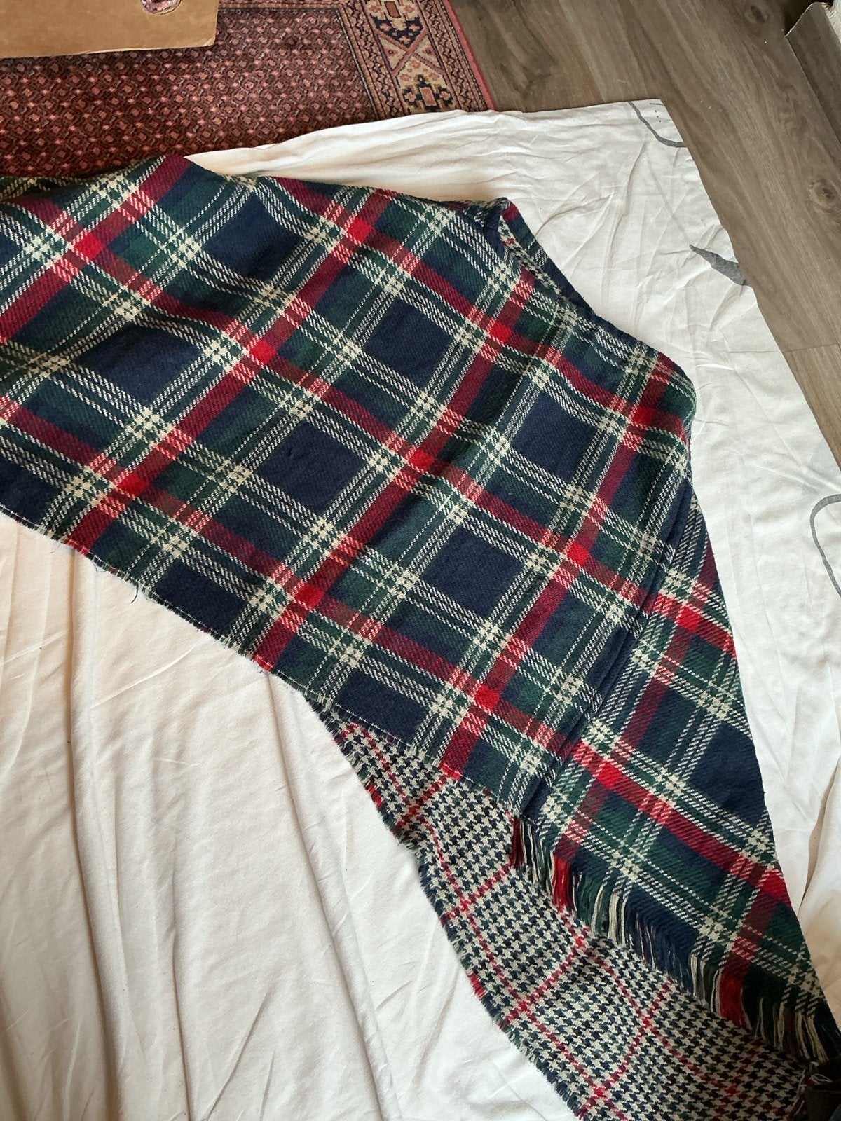 Geruite wollen sjaal/poncho met franjes, Ophalen of Verzenden