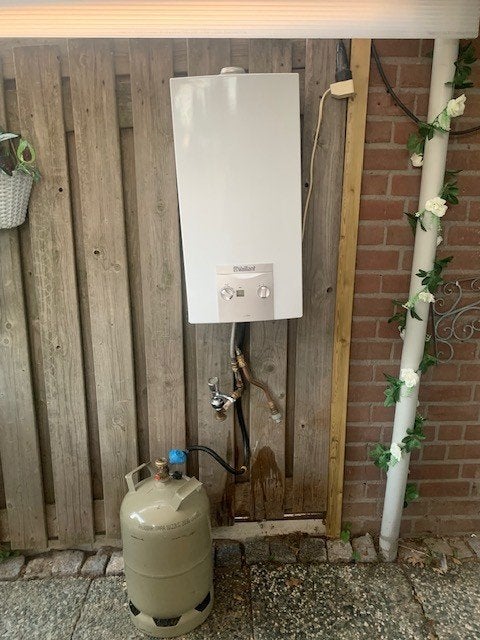 Vaillant badgeiser  11litre  propaan gas, Doe-het-zelf en Verbouw, Geiser, Ophalen of Verzenden, Zo goed als nieuw, Minder dan 20 liter