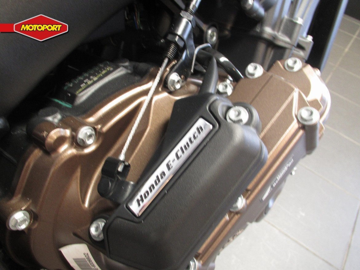 Honda CB 650 R E-CLUTCH (bj 2024), Motoren, Motoren | Honda, Doornveld 180-184
B-1731  ZELLIK, BE, Honda Motor Europe Ltd, Belgian Branche
