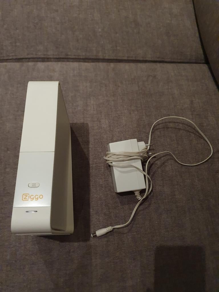 Ziggo Modem en Router, Computers en Software, Routers en Modems, Gebruikt, Router met modem, Ophalen