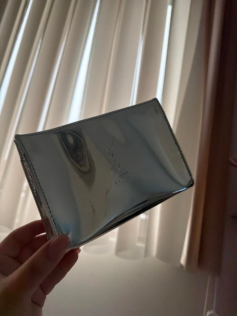 YSL make-up tasje zilverkleurig, Gebruikt, Gehele gezicht, Ophalen of Verzenden, Toebehoren