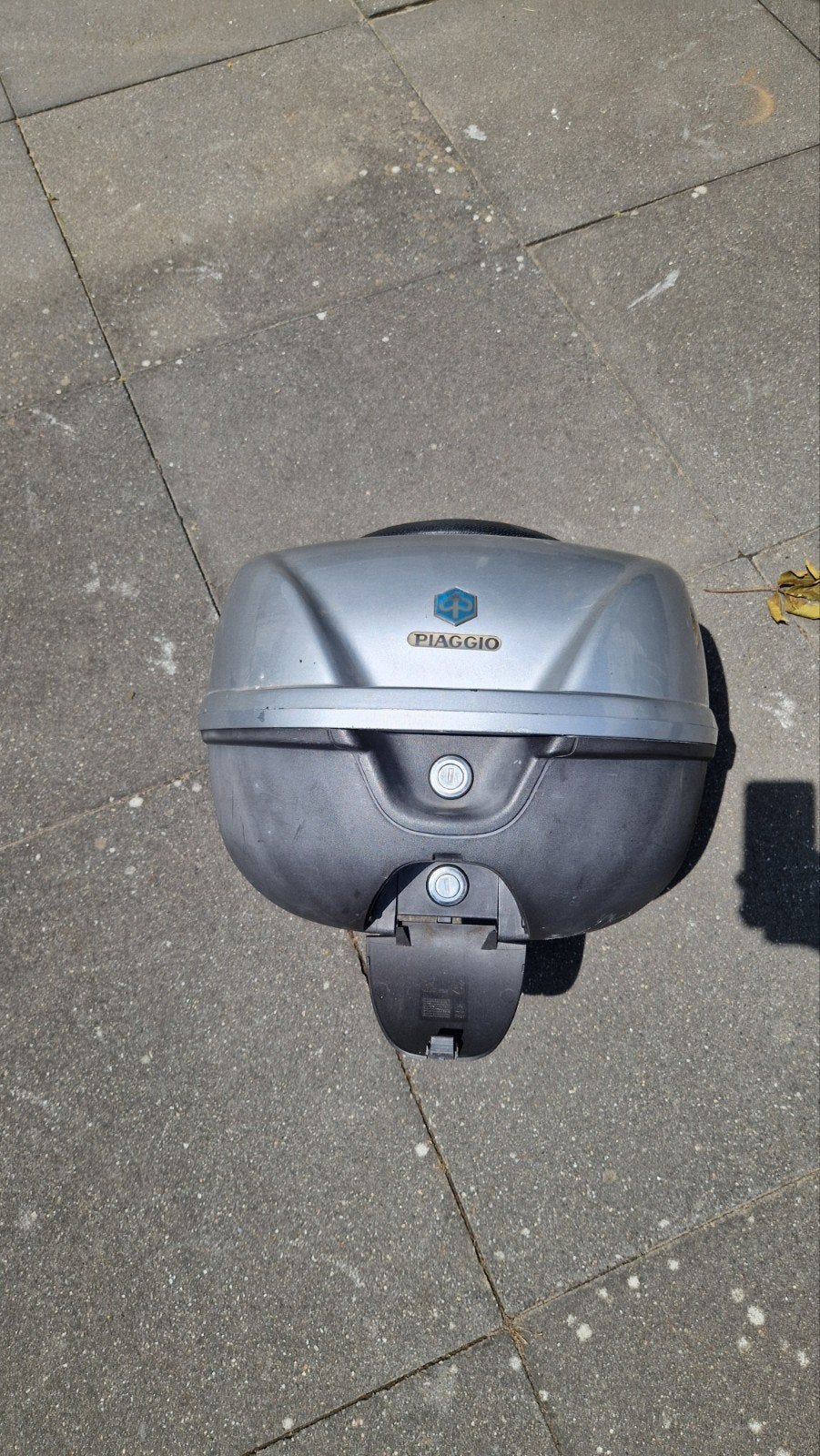 Topkoffer Piaggio Beverly 500cc incl. Montageplaat & sleutel, Motoren, Ophalen, Gebruikt