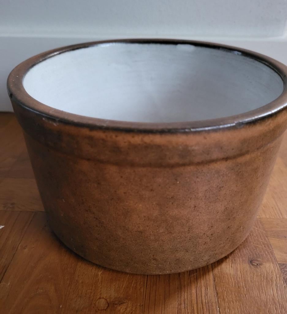 Vintage bruine Jasba bloempot, doorsnede 16 cm en 10,5 cm ho, Tuin en Terras, Bloempotten, Rond, Ophalen of Verzenden, Zo goed als nieuw