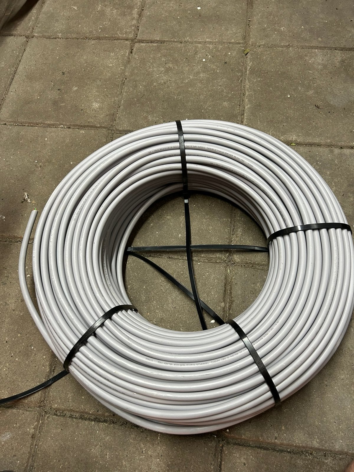 TKF kabel 3x2,5 mm² – 135 meter, Doe-het-zelf en Verbouw, Elektra en Kabels, Ophalen, Zo goed als nieuw, Kabel of Snoer