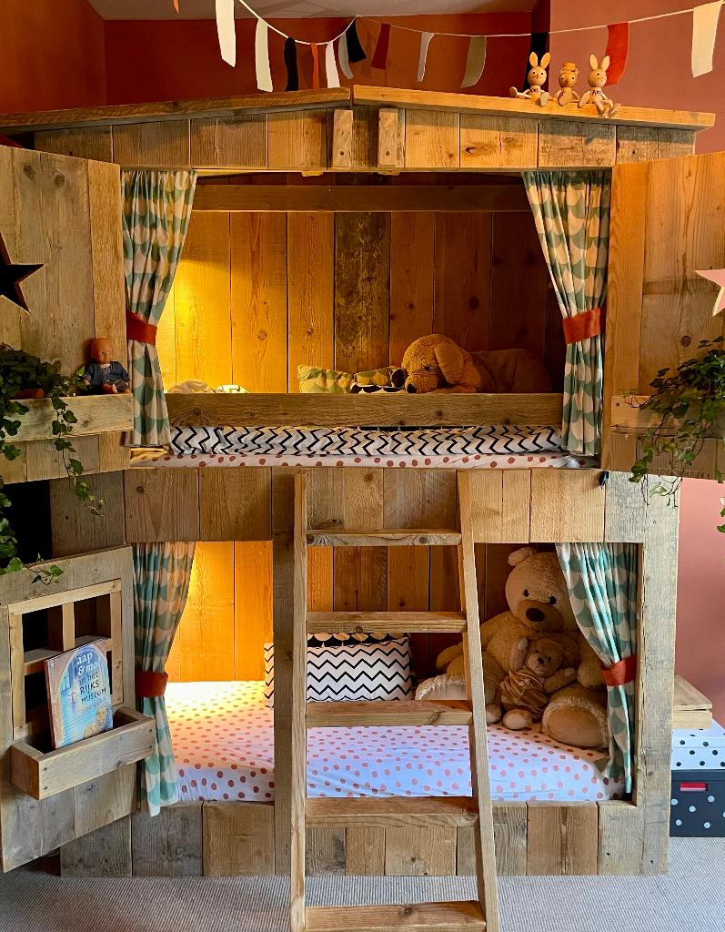 Sfeervolle kinderbedstee te koop, Kinderen en Baby's, Kinderkamer | Bedden, Ophalen, 70 tot 85 cm, Zo goed als nieuw, 160 tot 180 cm