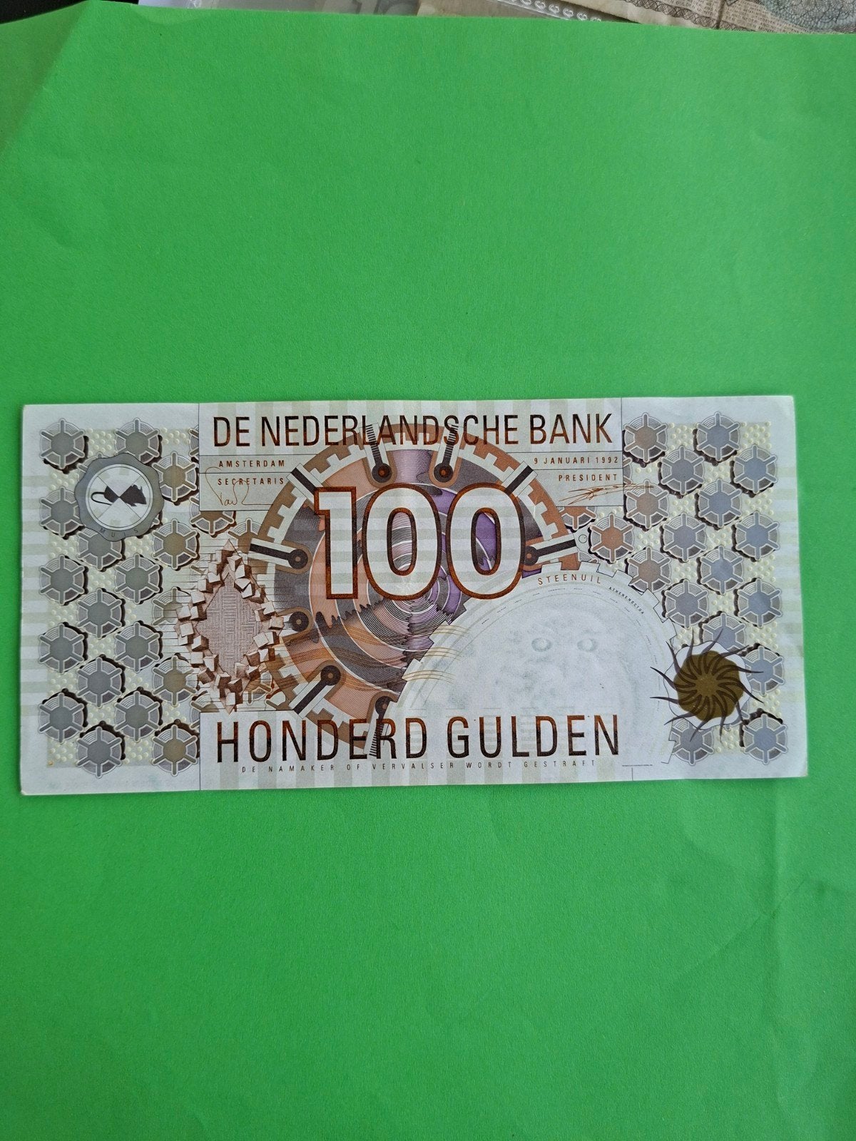 100 gulden Steenuil uit 1992 in AUNC
Serie nummer 1018319212, Ophalen of Verzenden, 100 gulden, Los biljet