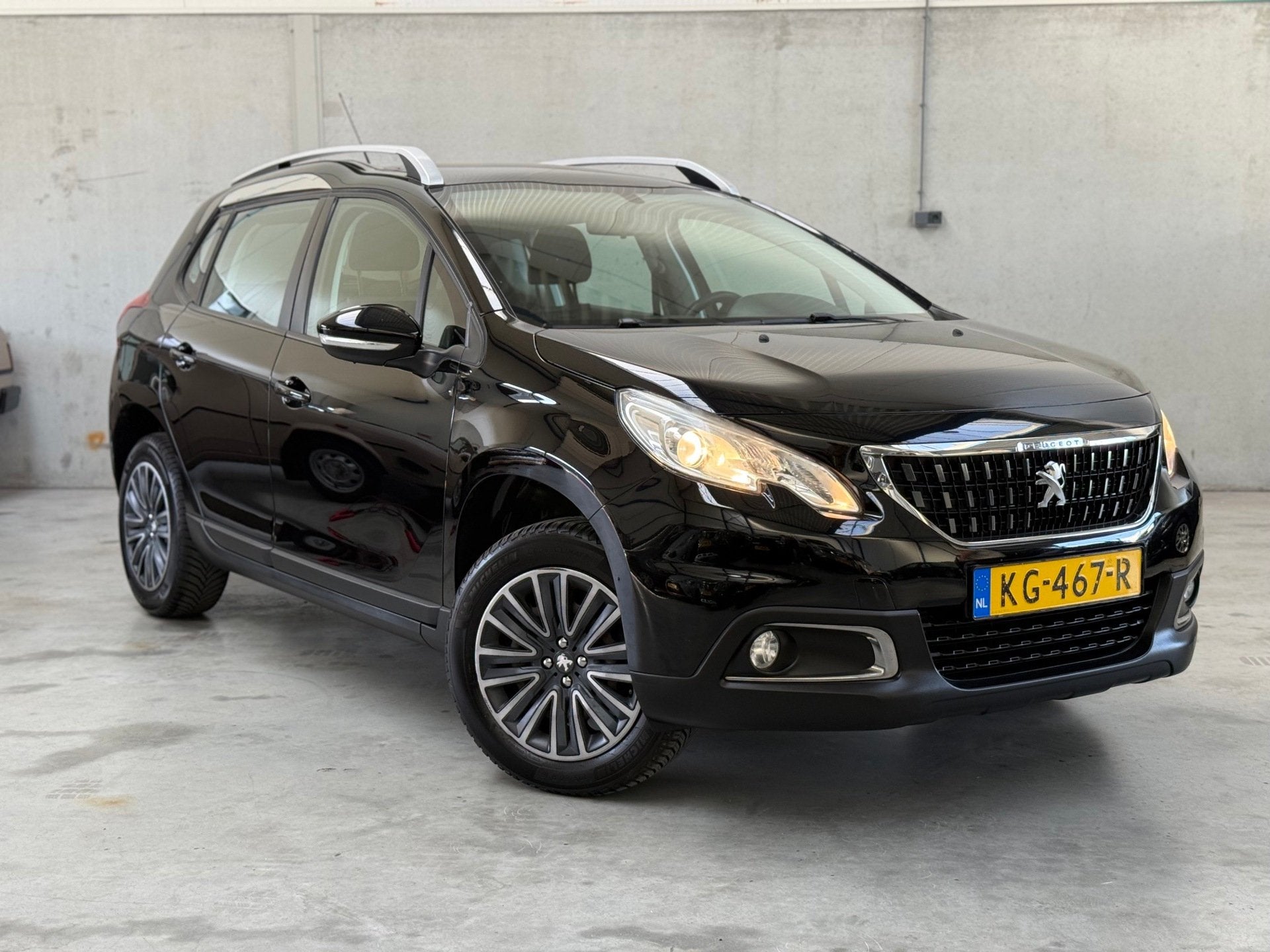 Foto 9 van Peugeot 2008 1.2 PureTech Blue Lion NAP Pano Navi Cruise Zee