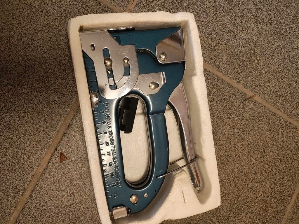 Reactor metalen handtacker met nietjes - Zo goed als nieuw, Ophalen, Zo goed als nieuw