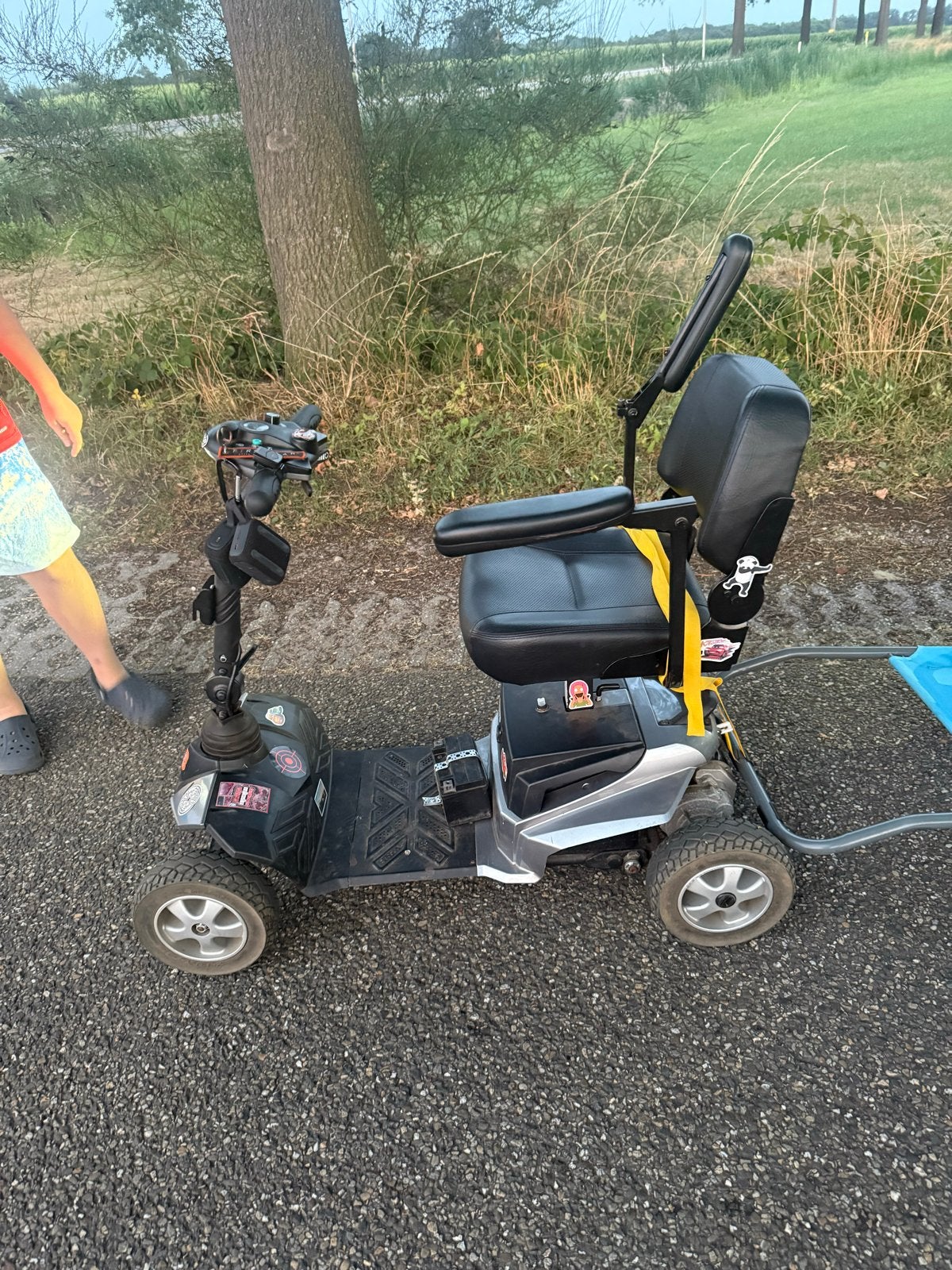 Zwarte cros scootmobiel, Fietsen en Brommers, Brommers | Crossbrommers, Ophalen