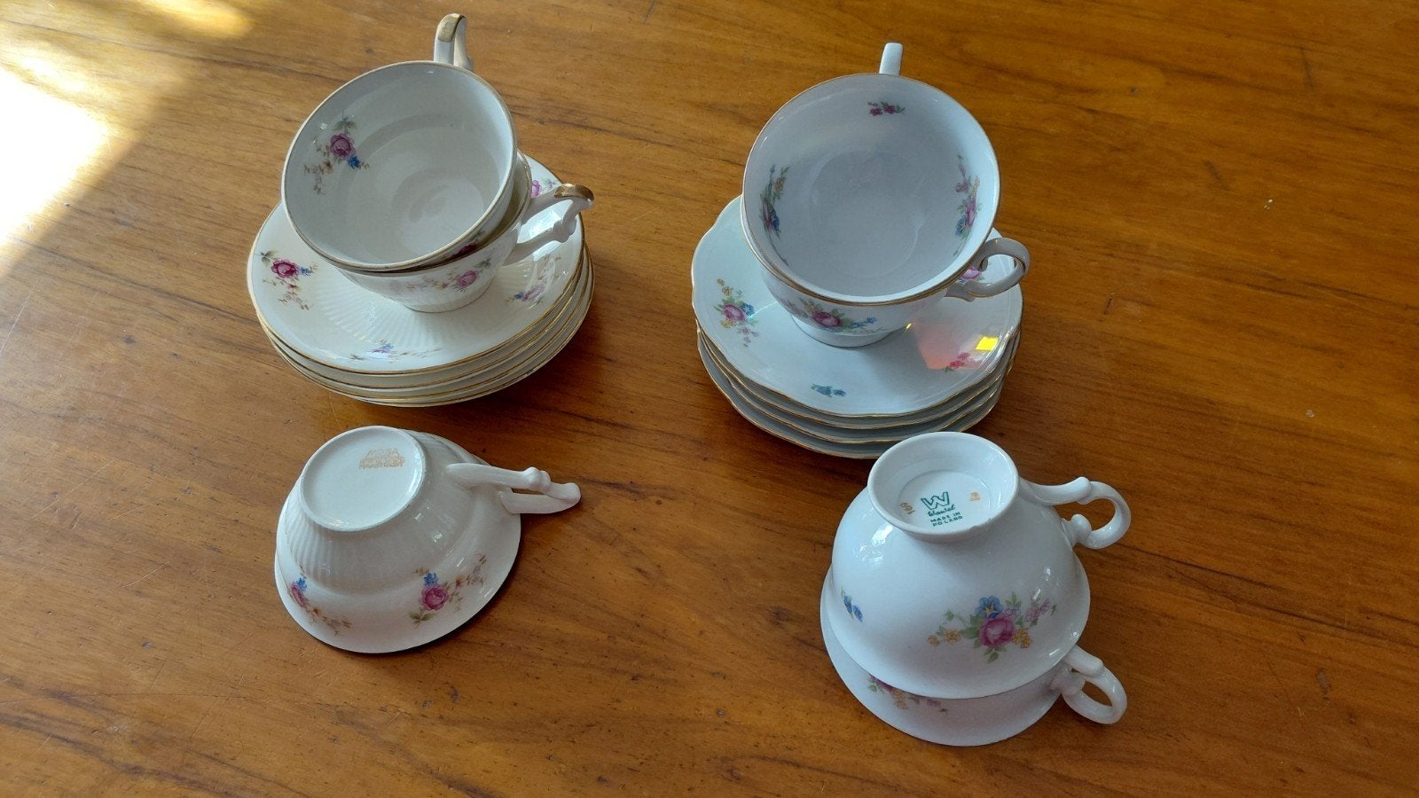Antieke porseleinen kop en schotels met bloemmotief, Ophalen of Verzenden