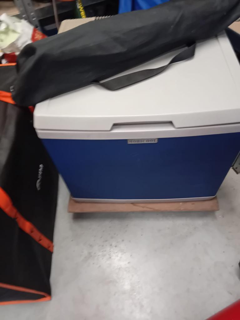 Mobicool elektrische koelbox - 230V met verhoger, Ophalen of Verzenden, Gebruikt, Koelbox, Elektrisch