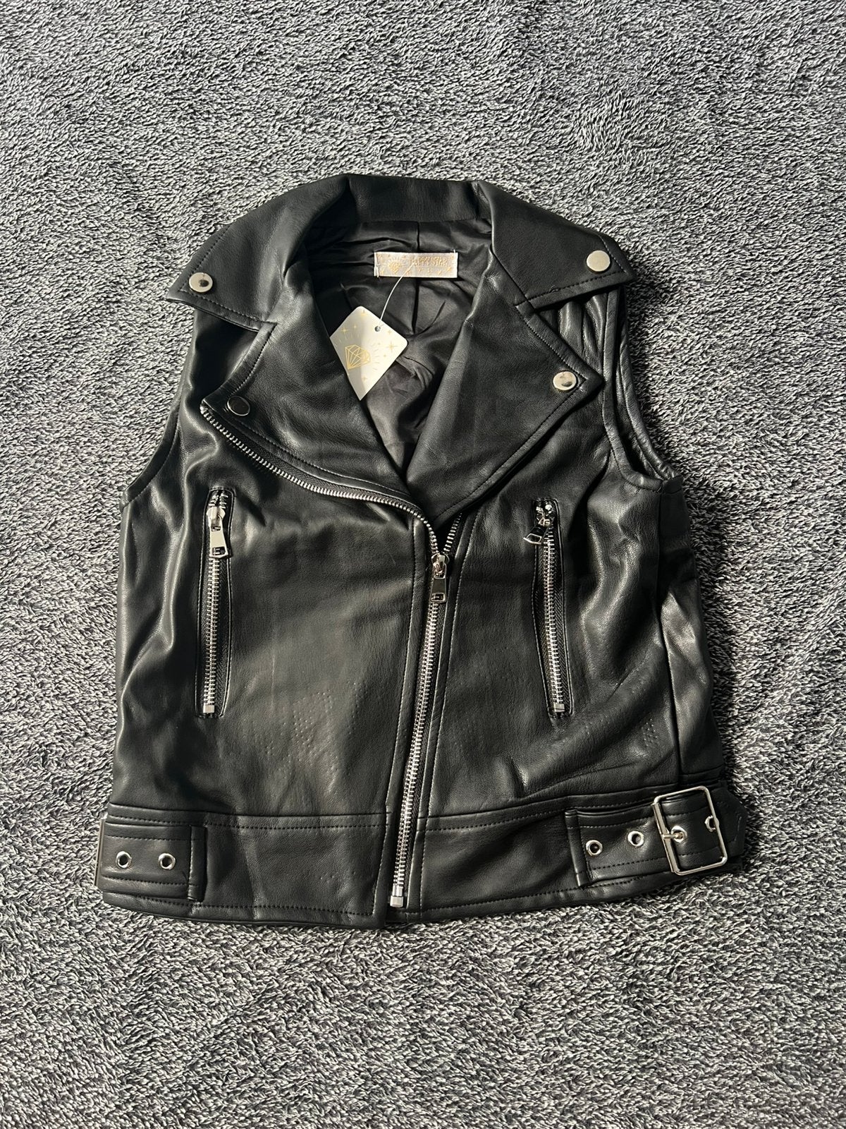 Maat 116 stoer meisjes gilet / nep leer gilet nieuw, Ophalen of Verzenden, Nieuw, Meisje, Trui of Vest