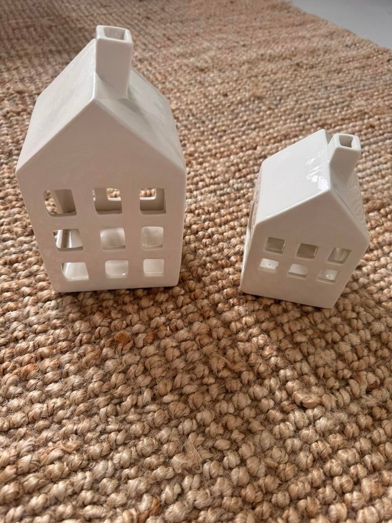 Twee wiite stenen huisjes voor kaarsjes of led, Ophalen of Verzenden, Zo goed als nieuw, Overige materialen, Minder dan 25 cm