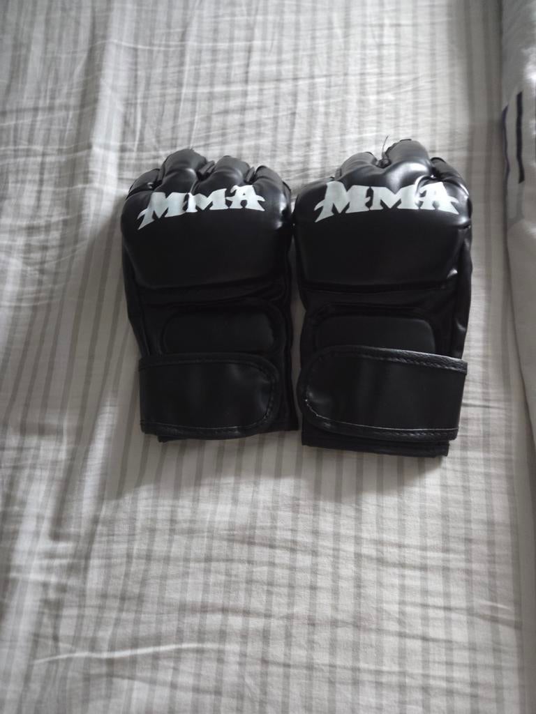 MMA handschoenen - Zwart, zo goed als nieuw, Sport en Fitness, Ophalen, Zo goed als nieuw, Overige, Vechtsportbescherming